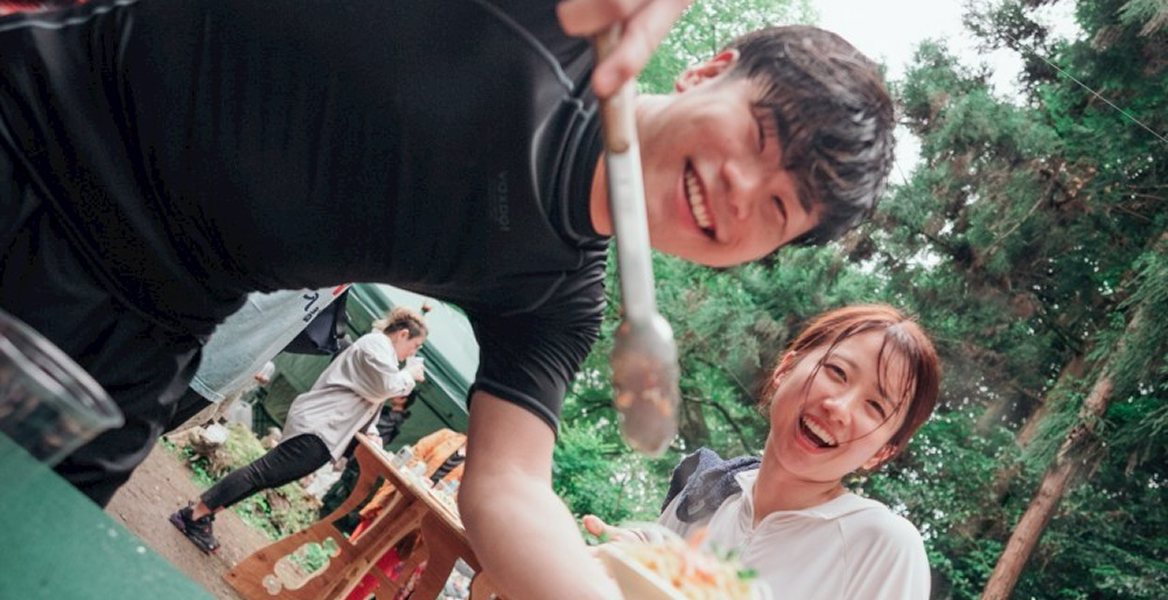 BBQを楽しむ様子